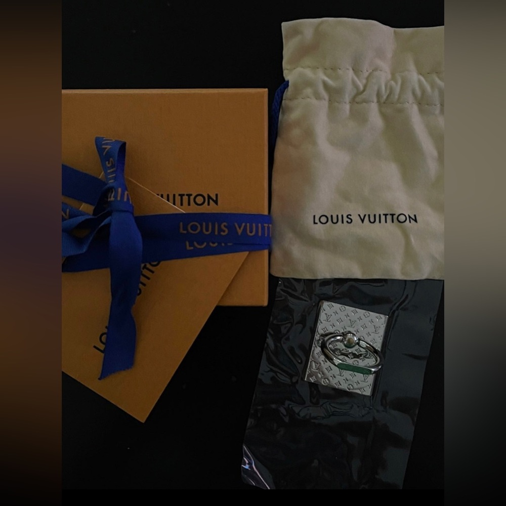 Louis Vuitton Phone Ring Holder